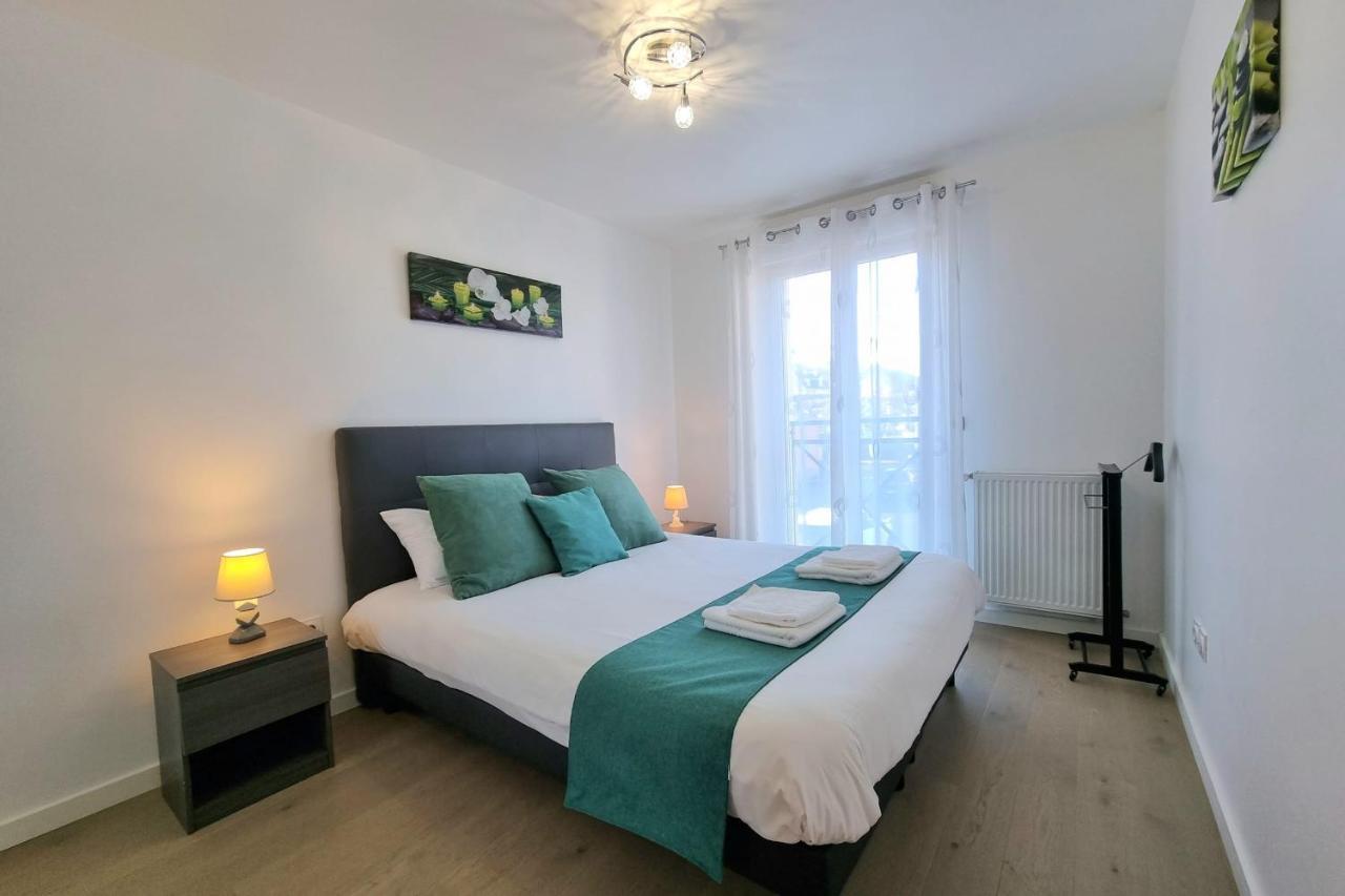 Chez Lou Et Dan 4p With Balcony Elevator And Secure Parking Holiday home Honfleur